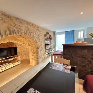 https://entre-vignes-et-oliviers.hotels-rhonealpes.com